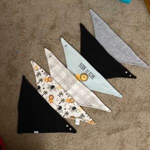 Unisex Bibs.